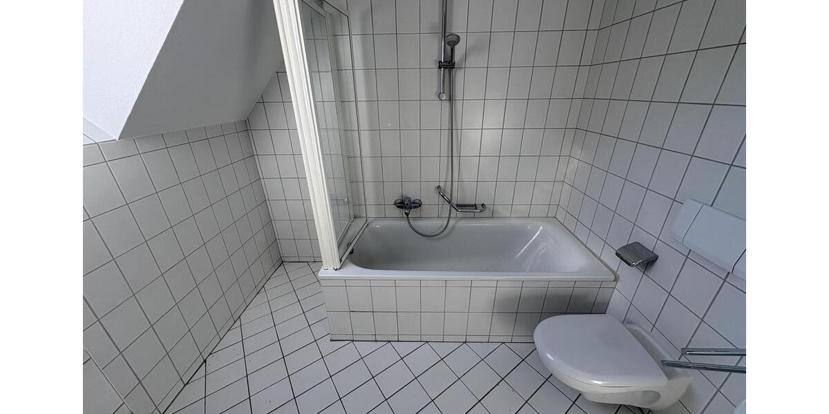 Dachgeschoßwohnung Zwickau - 2 Zimmer, 74 m&sup2;, 485&euro; | Angebot:25254334