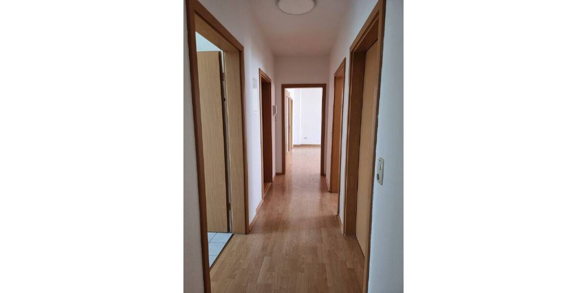 Etagenwohnung Crimmitschau - 4 Zimmer, 82 m&sup2;, 368&euro; | Angebot:26797879