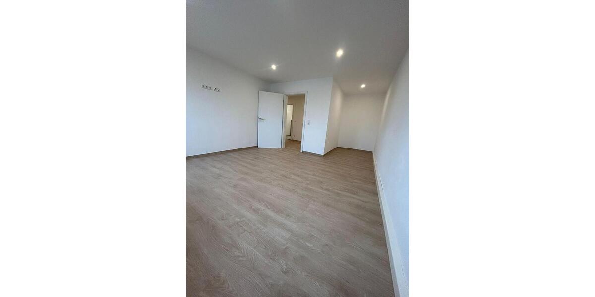 Dachgeschoßwohnung Meerane - 3 Zimmer, 84 m&sup2;, 600&euro; | Angebot:26664457