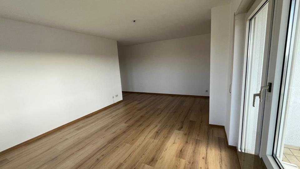Etagenwohnung Zwickau Auerbach - 3 Zimmer, 80 m&sup2;, 570&euro; | Angebot:25963484