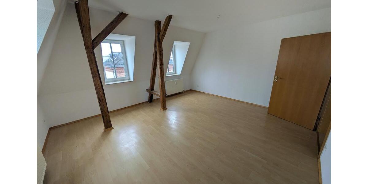 Dachgeschoßwohnung Zwickau - 2 Zimmer, 62 m&sup2;, 330&euro; | Angebot:25945672