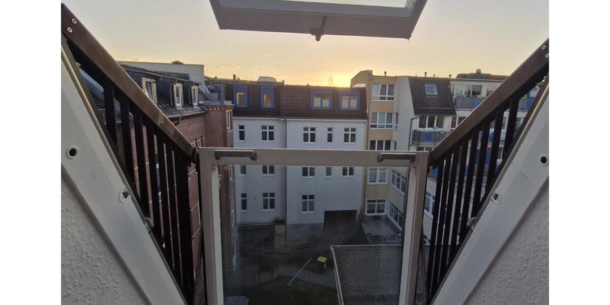 Dachgeschoßwohnung Zwickau - 2 Zimmer, 65 m&sup2;, 300&euro; | Angebot:25921314