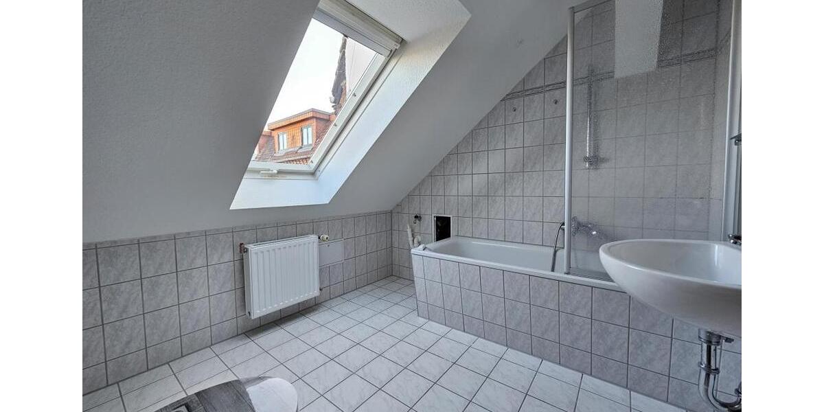 Dachgeschoßwohnung Zwickau - 3 Zimmer, 71 m&sup2;, 448&euro; | Angebot:25362054
