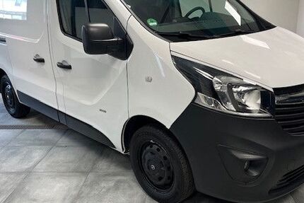 Opel Vivaro 131.000 km 15.469 &euro; Gersdorf 09355