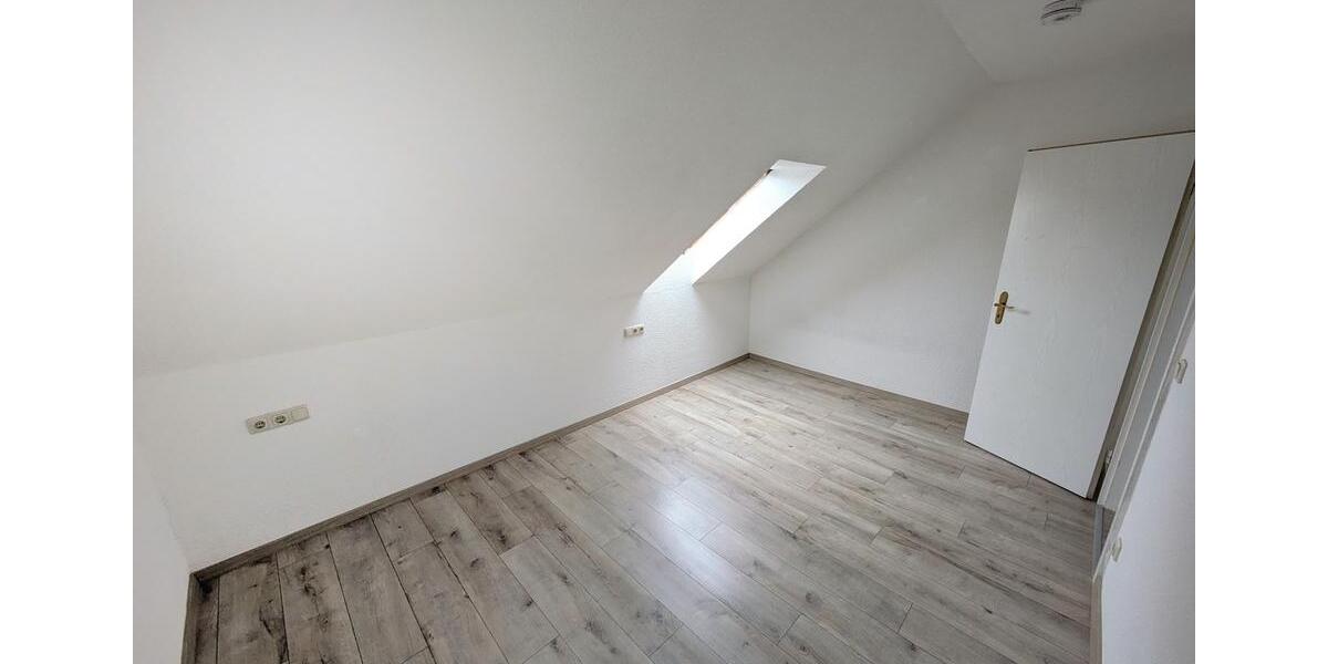Dachgeschoßwohnung Zwickau Cainsdorf - 3 Zimmer, 52 m&sup2;, 360&euro; | Angebot:25945629