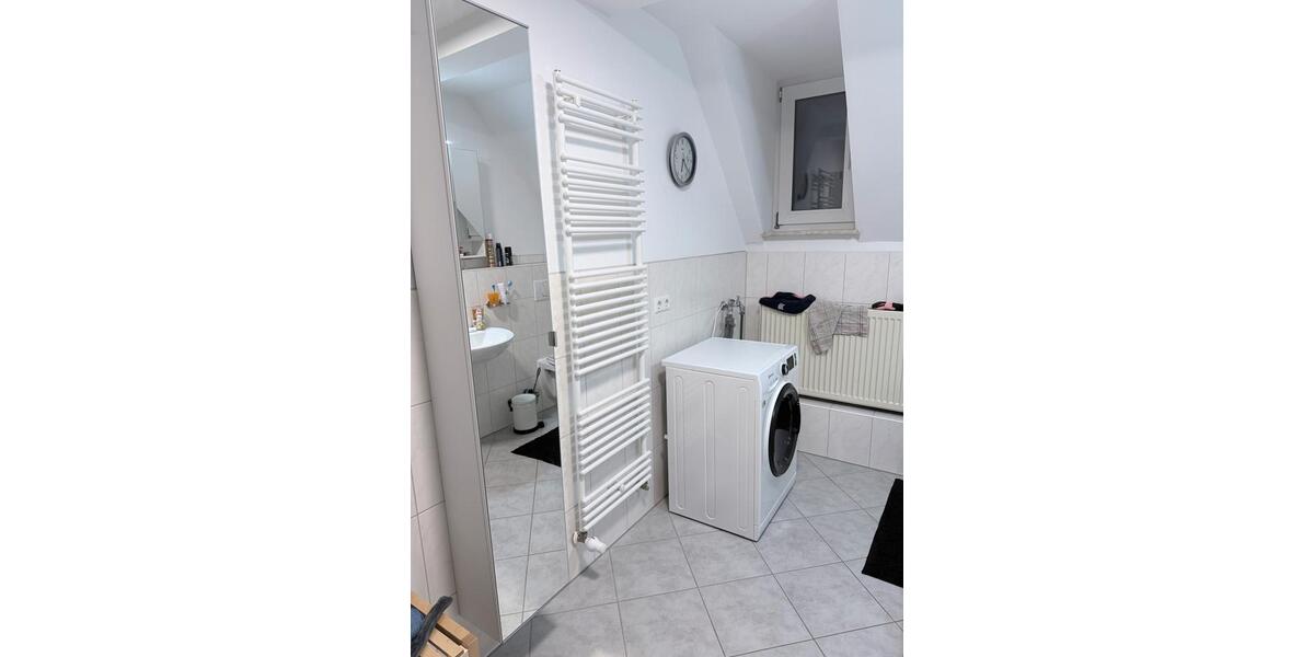 Dachgeschoßwohnung Ellefeld - 5 Zimmer, 93 m&sup2;, 400&euro; | Angebot:25302933