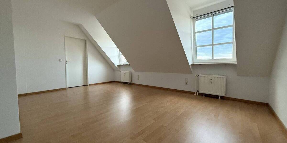 Etagenwohnung Zwickau Innenstadt - 2 Zimmer, 67 m&sup2;, 440&euro; | Angebot:25670164