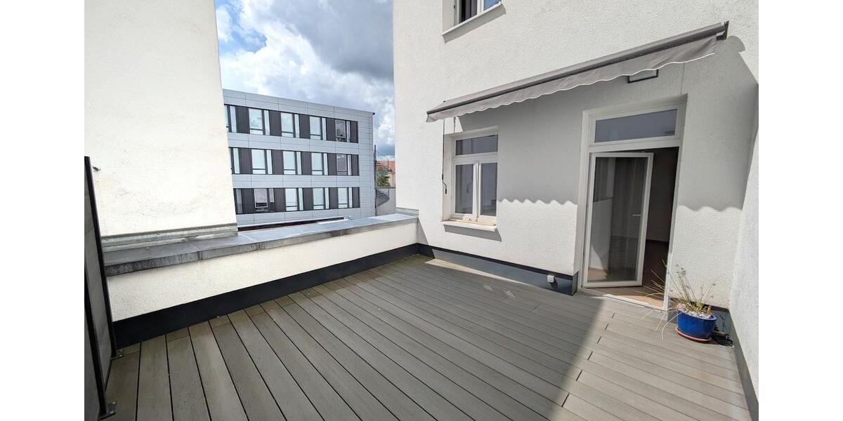 Etagenwohnung Zwickau - 2 Zimmer, 83 m&sup2;, 800&euro; | Angebot:25945650