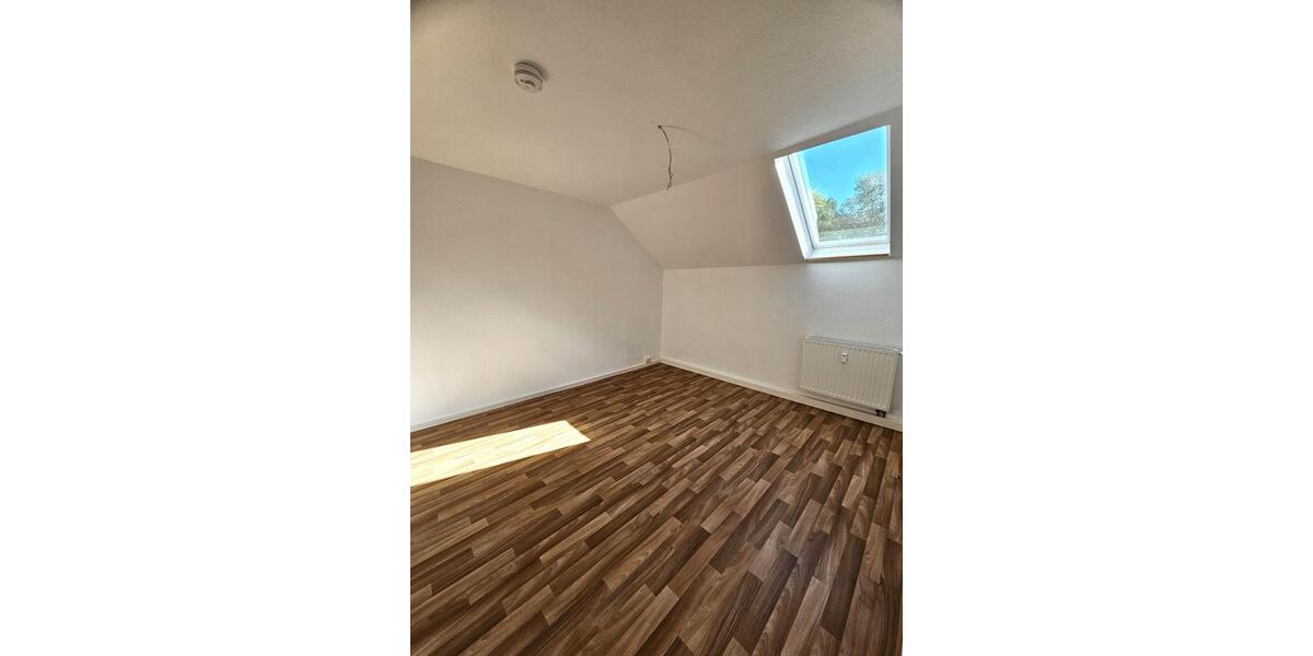 Dachgeschoßwohnung Gornsdorf - 4 Zimmer, 81 m&sup2;, 469&euro; | Angebot:23145726