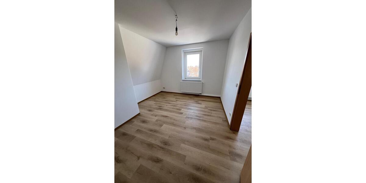 Etagenwohnung Lichtentanne - 1 Zimmer, 32 m&sup2;, 220&euro; | Angebot:25294277