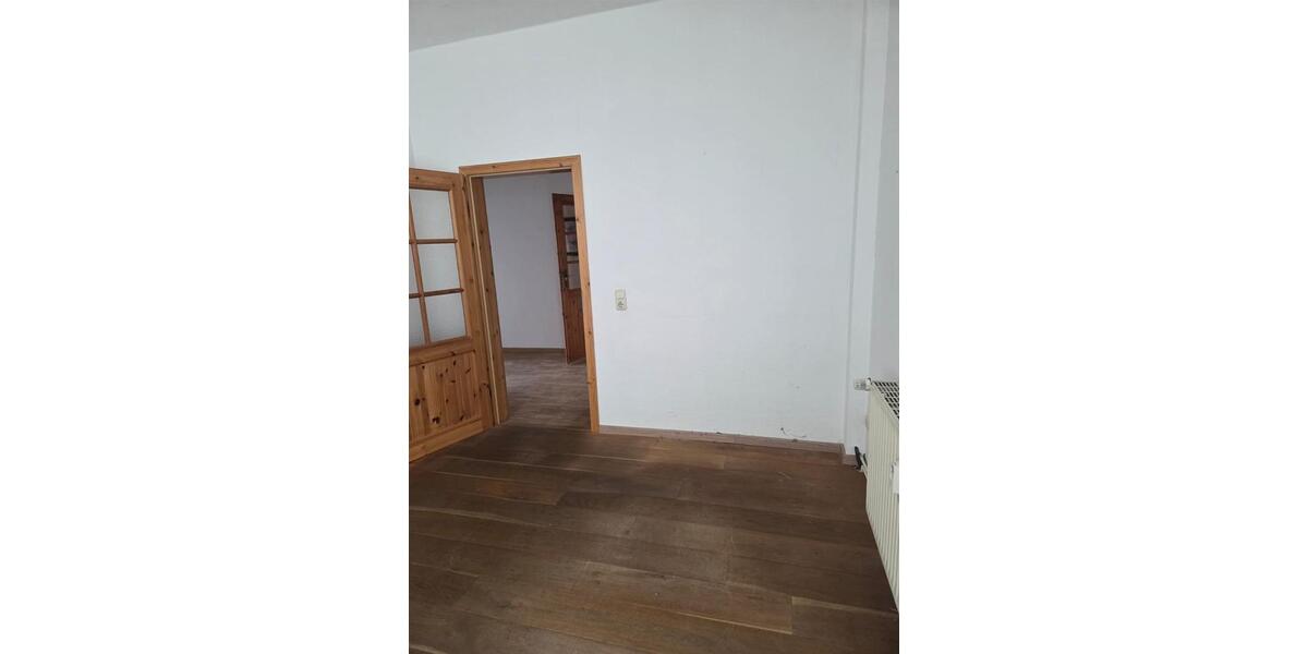 Etagenwohnung Meerane - 3 Zimmer, 80 m&sup2;, 440&euro; | Angebot:25902788