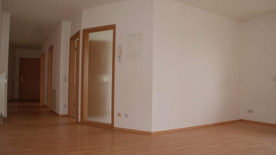 Etagenwohnung Meerane - 2 Zimmer, 63 m&sup2;, 320&euro; | Angebot:23875292