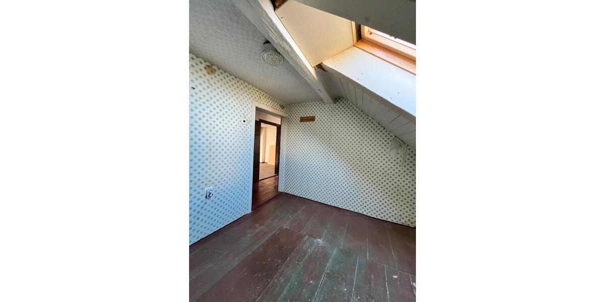 Reihenhaus Meerane - 9 Zimmer, 120 m&sup2;, 49.900&euro; | Angebot:25378971