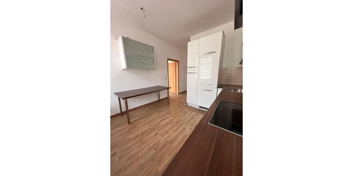Etagenwohnung Glauchau - 3 Zimmer, 68 m&sup2;, 390&euro; | Angebot:26676976