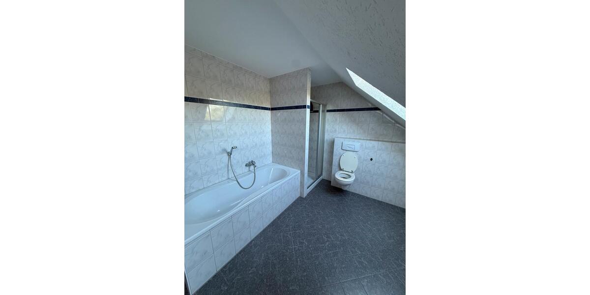 Dachgeschoßwohnung Zwickau Zwickau-Nord - 3 Zimmer, 100 m&sup2;, 780&euro; | Angebot:26083520
