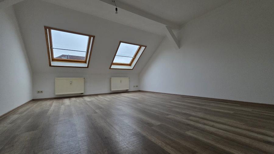 Dachgeschoßwohnung Zwickau Zwickau-Nord - 3 Zimmer, 66 m&sup2;, 380&euro; | Angebot:22307045