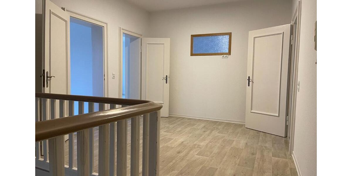 Etagenwohnung Glauchau - 3 Zimmer, 105 m&sup2;, 1.000&euro; | Angebot:24781604