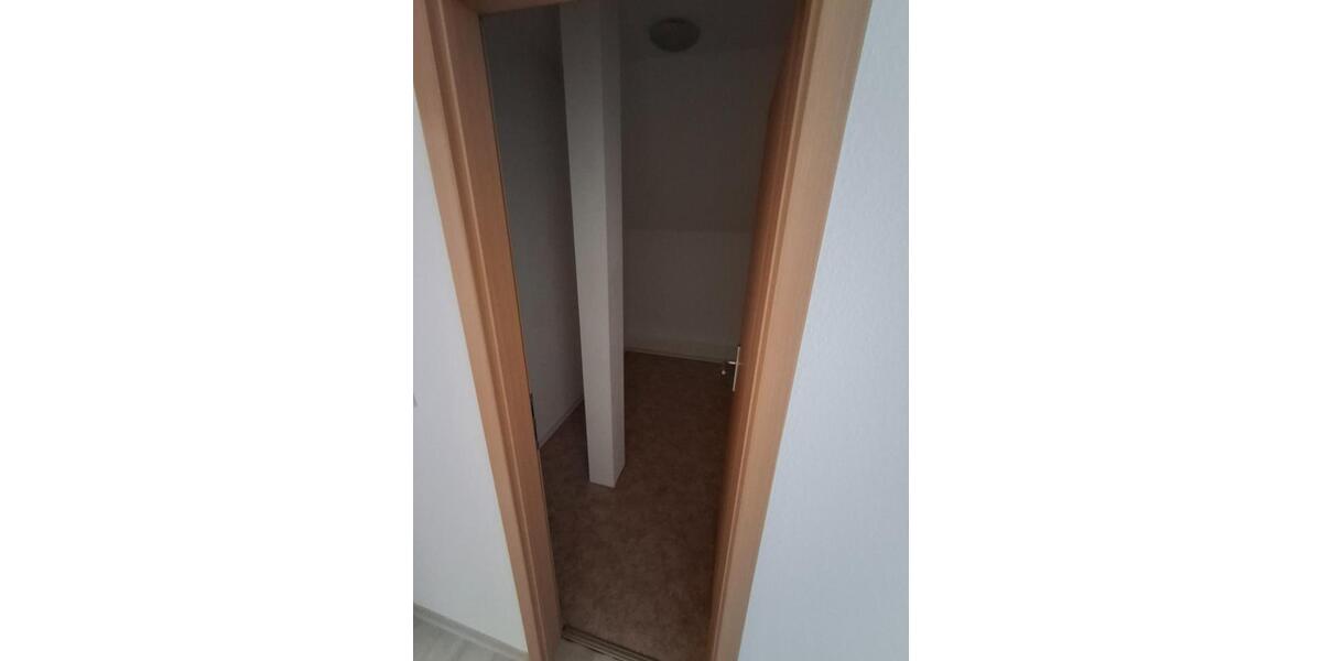 Dachgeschoßwohnung Limbach-Oberfrohna Oberfrohna - 4 Zimmer, 90 m&sup2;, 581&euro; | Angebot:24570447