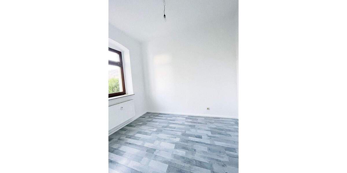 Etagenwohnung Meerane - 1 Zimmer, 47 m&sup2;, 325&euro; | Angebot:25666433