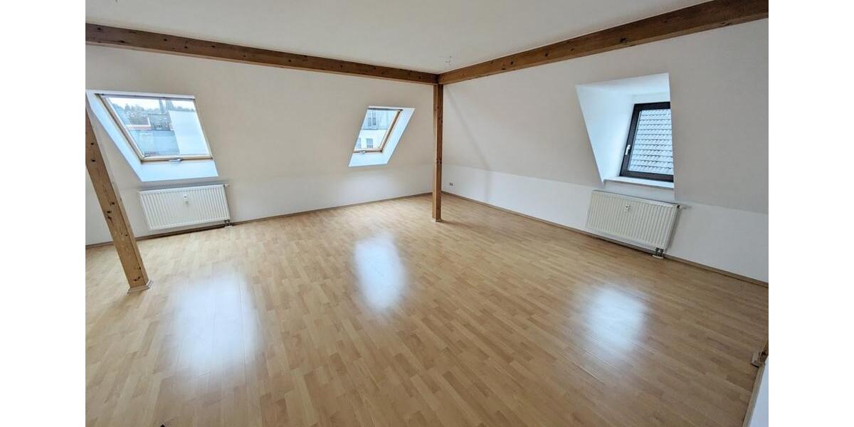 Dachgeschoßwohnung Zwickau - 3 Zimmer, 88 m&sup2;, 560&euro; | Angebot:25945689