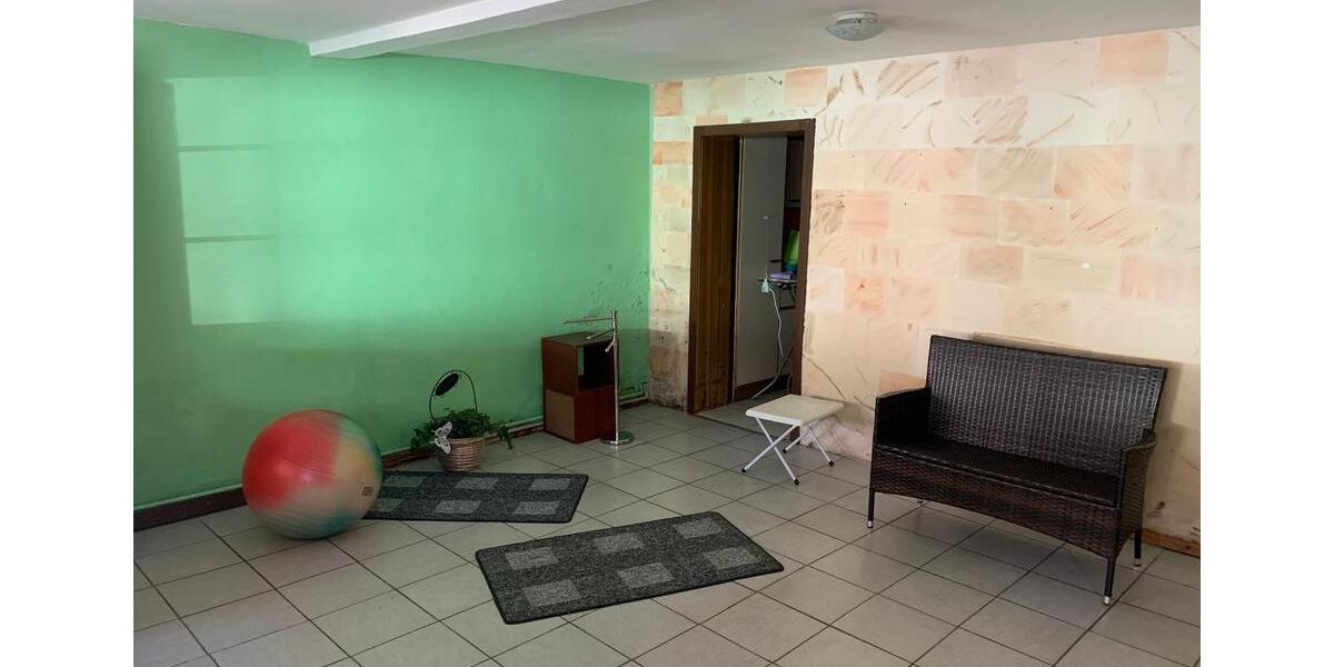 Reihenhaus Werdau - 9 Zimmer, 180 m&sup2;, 95.000&euro; | Angebot:25900449