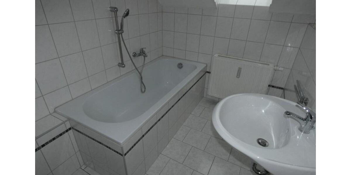 Dachgeschoßwohnung Zwickau Cainsdorf - 2 Zimmer, 43 m&sup2;, 250&euro; | Angebot:26644937
