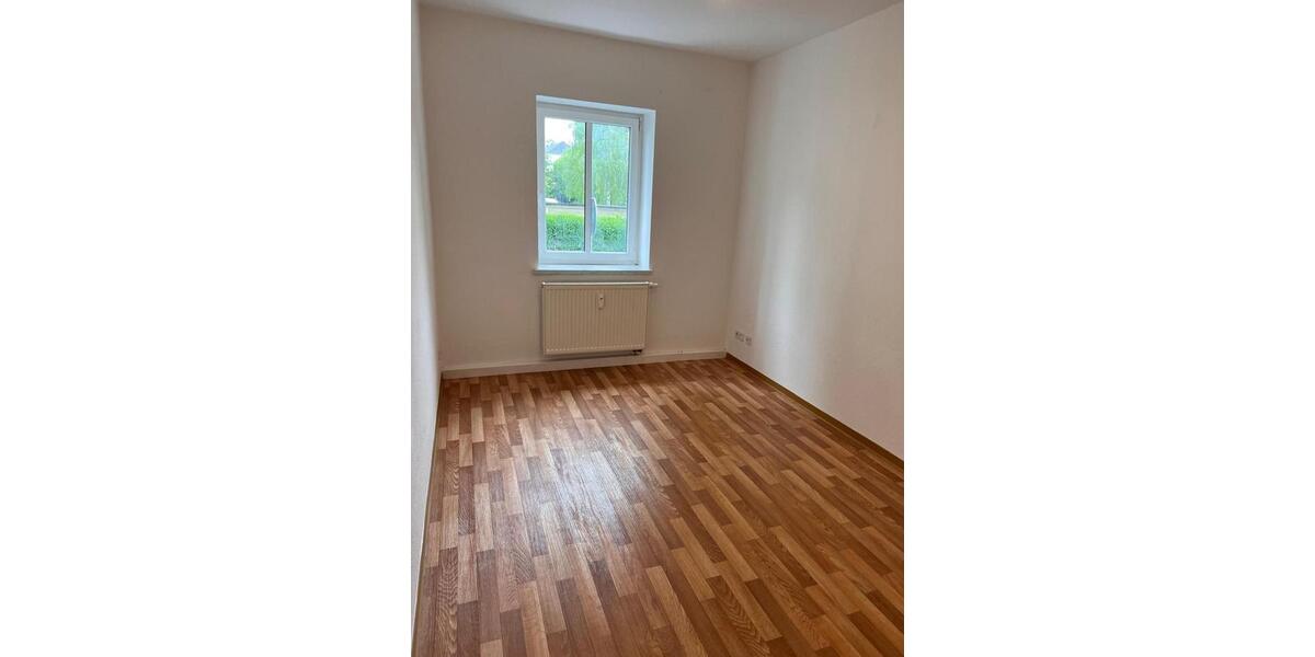 Etagenwohnung Glauchau - 3 Zimmer, 64 m&sup2;, 370&euro; | Angebot:24487629