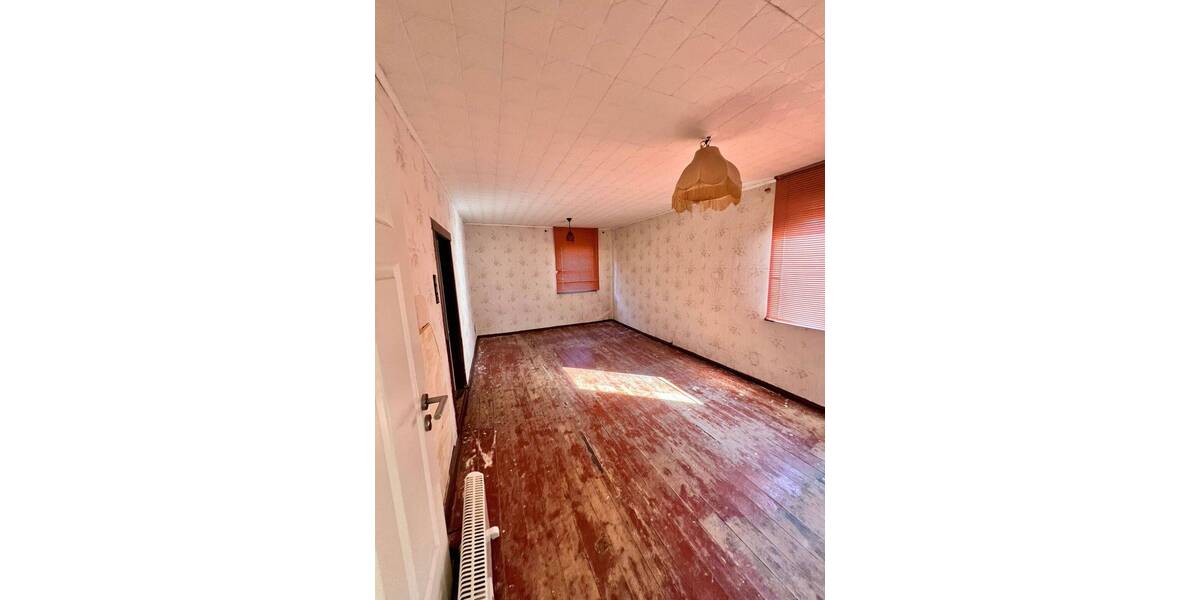 Mehrfamilienhaus, Wohnhaus Lengenfeld - 4 Zimmer, 150 m&sup2;, 85.000&euro; | Angebot:25708235