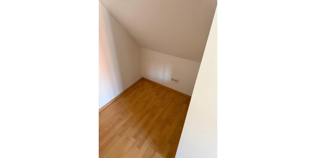 Dachgeschoßwohnung Zwickau Zwickau-Nord - 2 Zimmer, 45 m&sup2;, 390&euro; | Angebot:25283027
