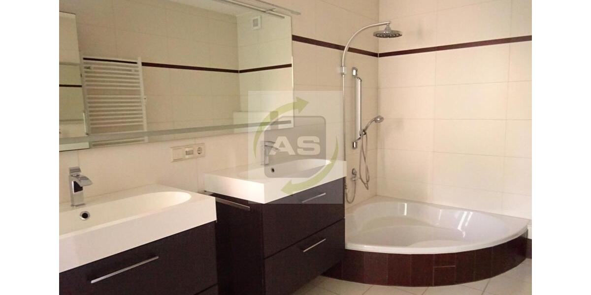 Etagenwohnung Zwickau - 5 Zimmer, 130 m&sup2;, 1.150&euro; | Angebot:26624039