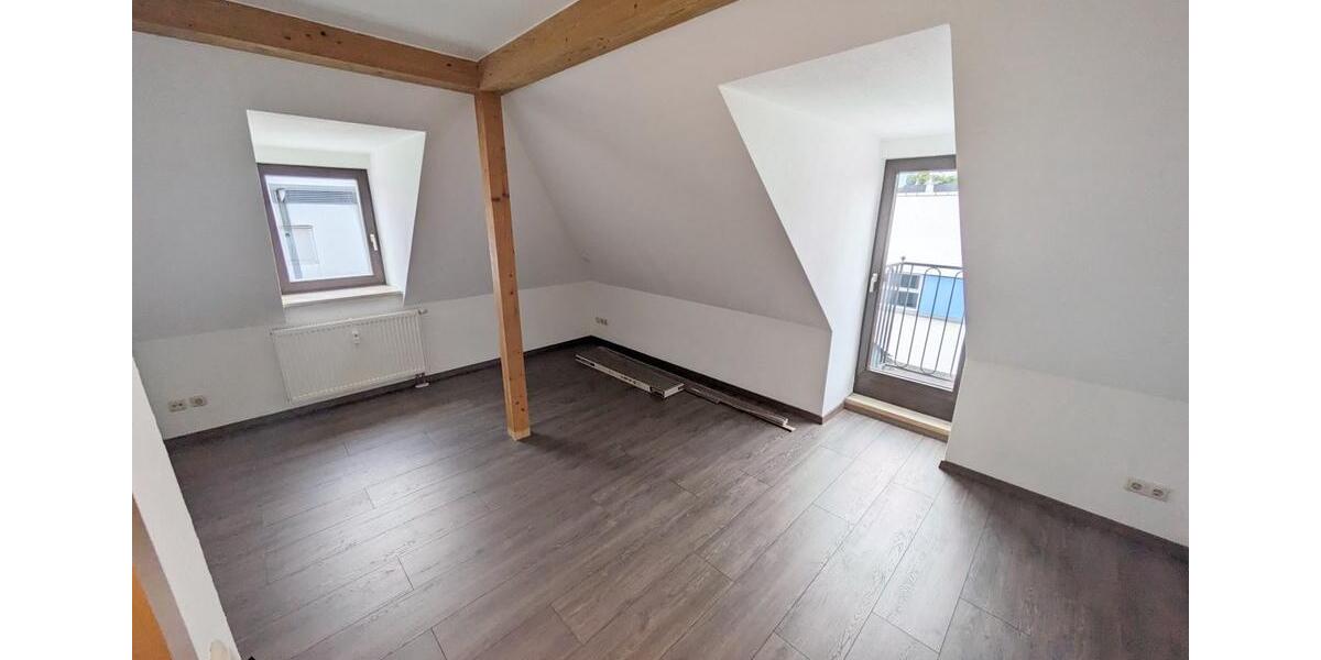 Dachgeschoßwohnung Zwickau - 3 Zimmer, 88 m&sup2;, 560&euro; | Angebot:25945689