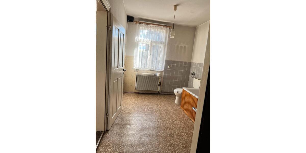 Reihenhaus Meerane - 9 Zimmer, 120 m&sup2;, 49.900&euro; | Angebot:25378971