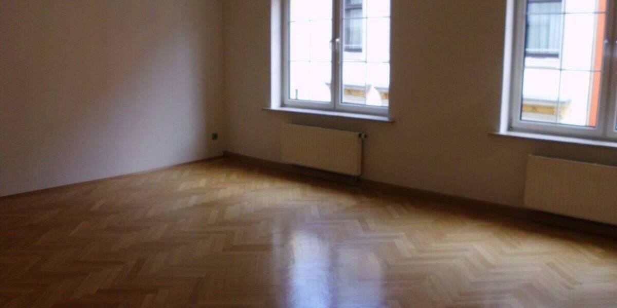 Etagenwohnung Zwickau Innenstadt - 3 Zimmer, 132 m&sup2;, 925&euro; | Angebot:25880935
