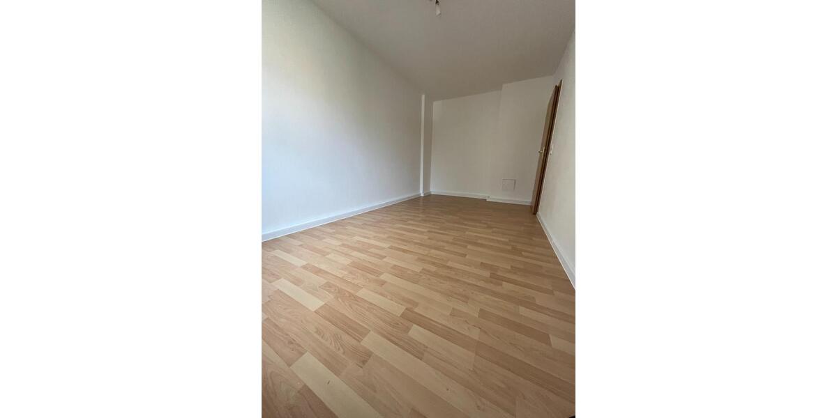 Etagenwohnung Zwickau Zwickau-West - 4 Zimmer, 91 m&sup2;, 600&euro; | Angebot:25853166