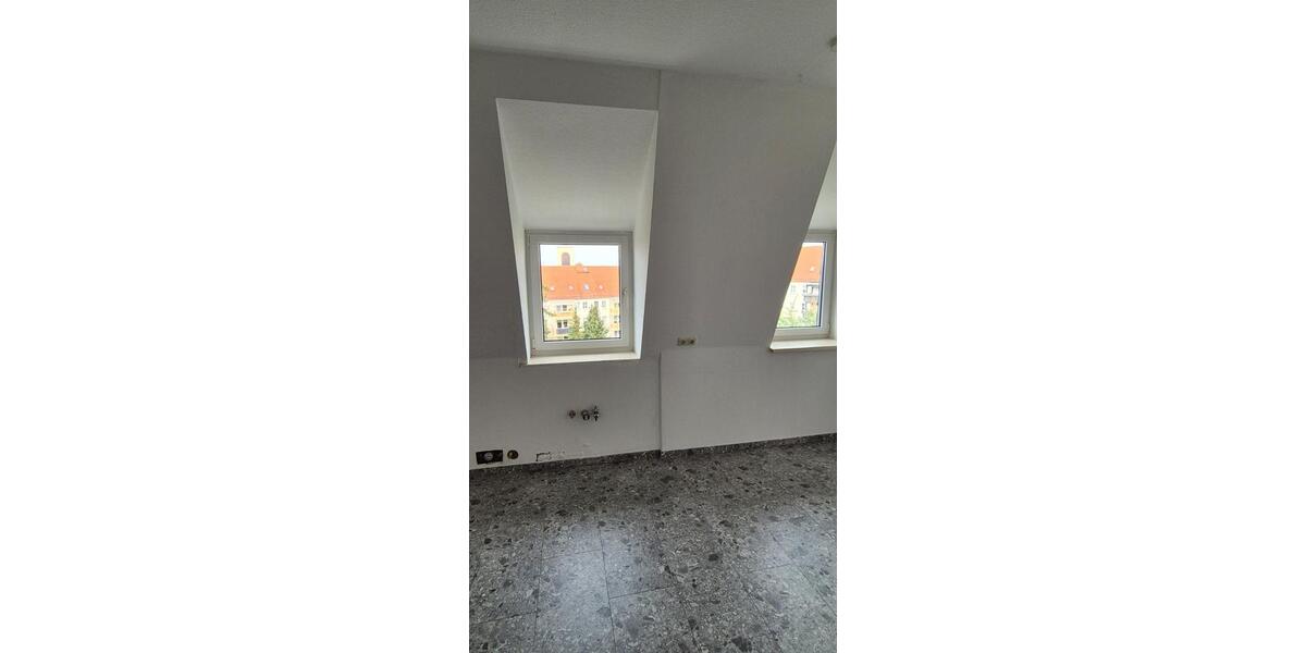 Dachgeschoßwohnung Glauchau - 3 Zimmer, 66 m&sup2;, 360&euro; | Angebot:25852912