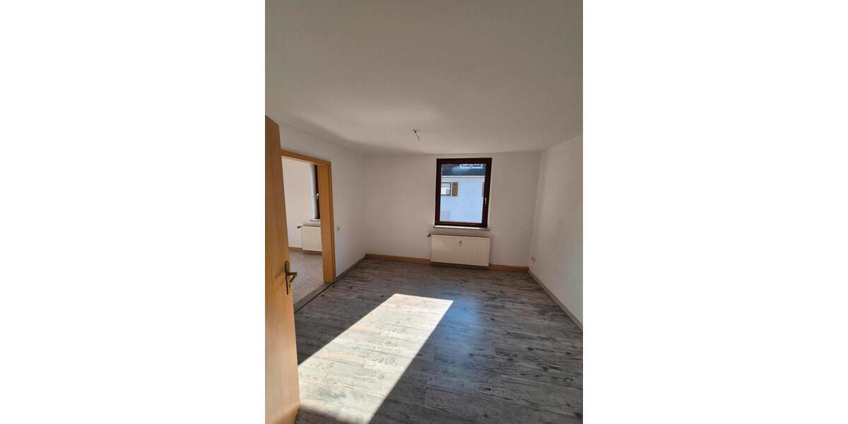 Etagenwohnung Aue-Bad Schlema Bad Schlema - 4 Zimmer, 103 m&sup2;, 600&euro; | Angebot:25839930