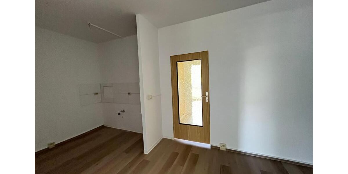Etagenwohnung Zwickau Neuplanitz - 4 Zimmer, 70 m&sup2;, 349&euro; | Angebot:22153022