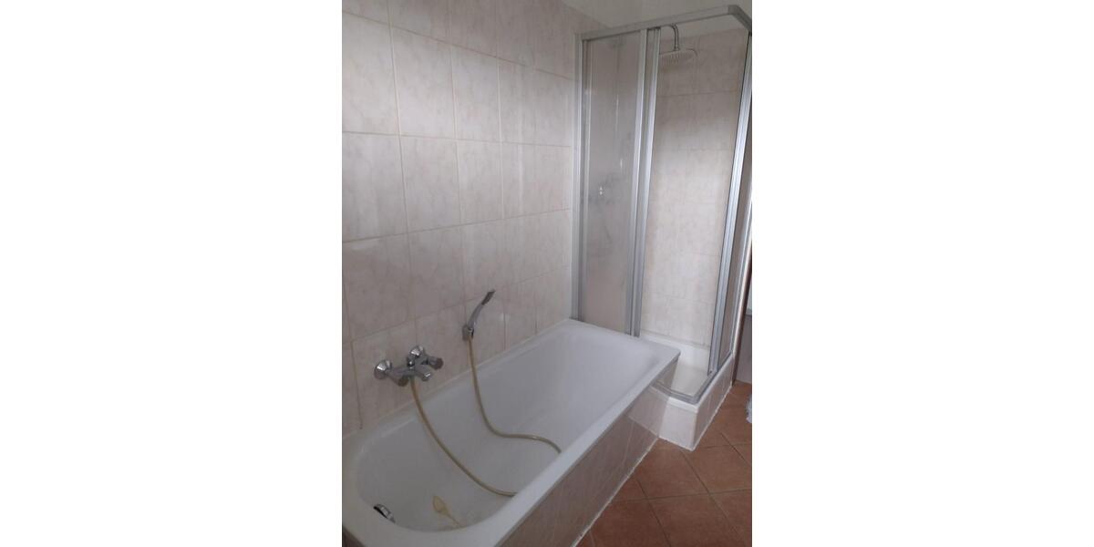 Etagenwohnung Zwickau - 4 Zimmer, 100 m&sup2;, 400&euro; | Angebot:25917456