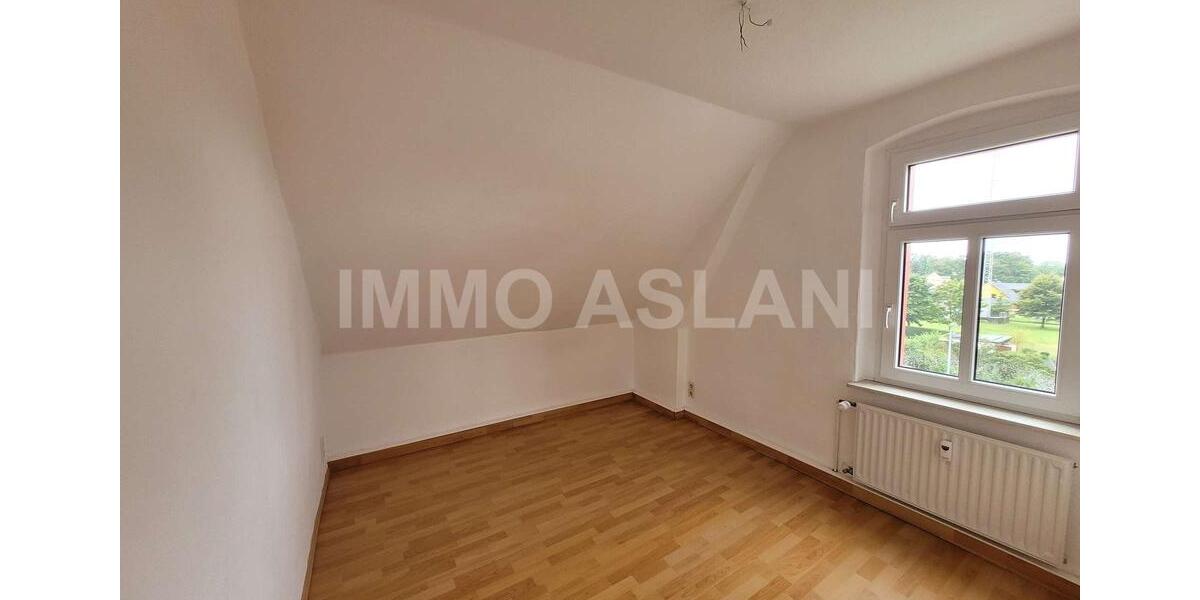 Dachgeschoßwohnung Limbach-Oberfrohna Oberfrohna - 3 Zimmer, 80 m&sup2;, 400&euro; | Angebot:21272256