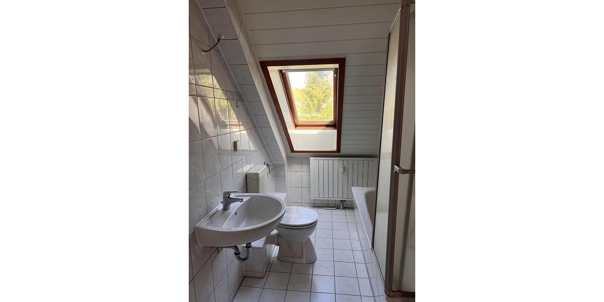 Dachgeschoßwohnung Zwickau - 3 Zimmer, 59 m&sup2;, 324&euro; | Angebot:18080247