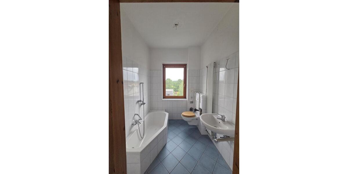 Etagenwohnung Meerane - 3 Zimmer, 80 m&sup2;, 440&euro; | Angebot:25902788