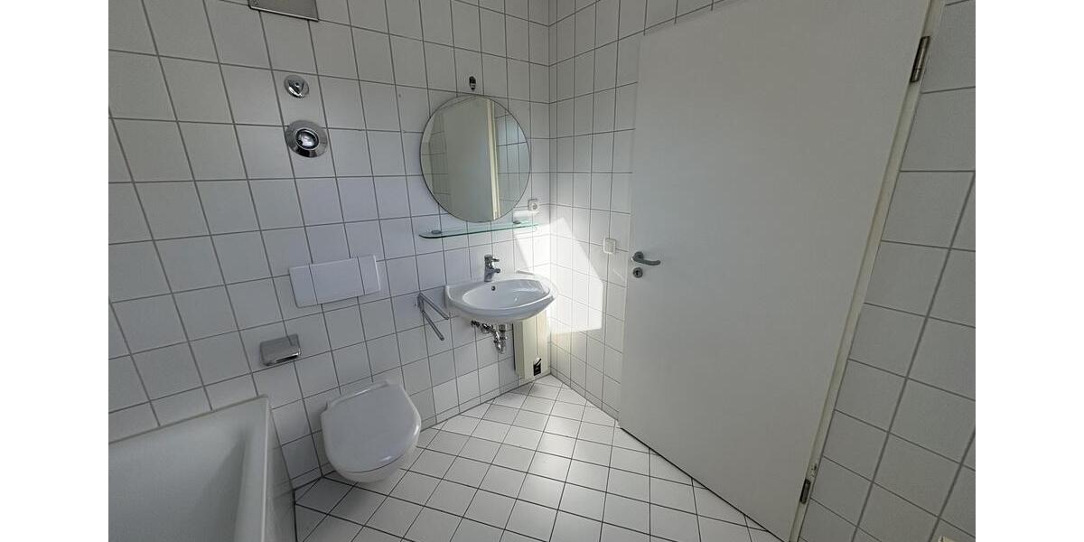 Dachgeschoßwohnung Zwickau - 2 Zimmer, 74 m&sup2;, 485&euro; | Angebot:25254334