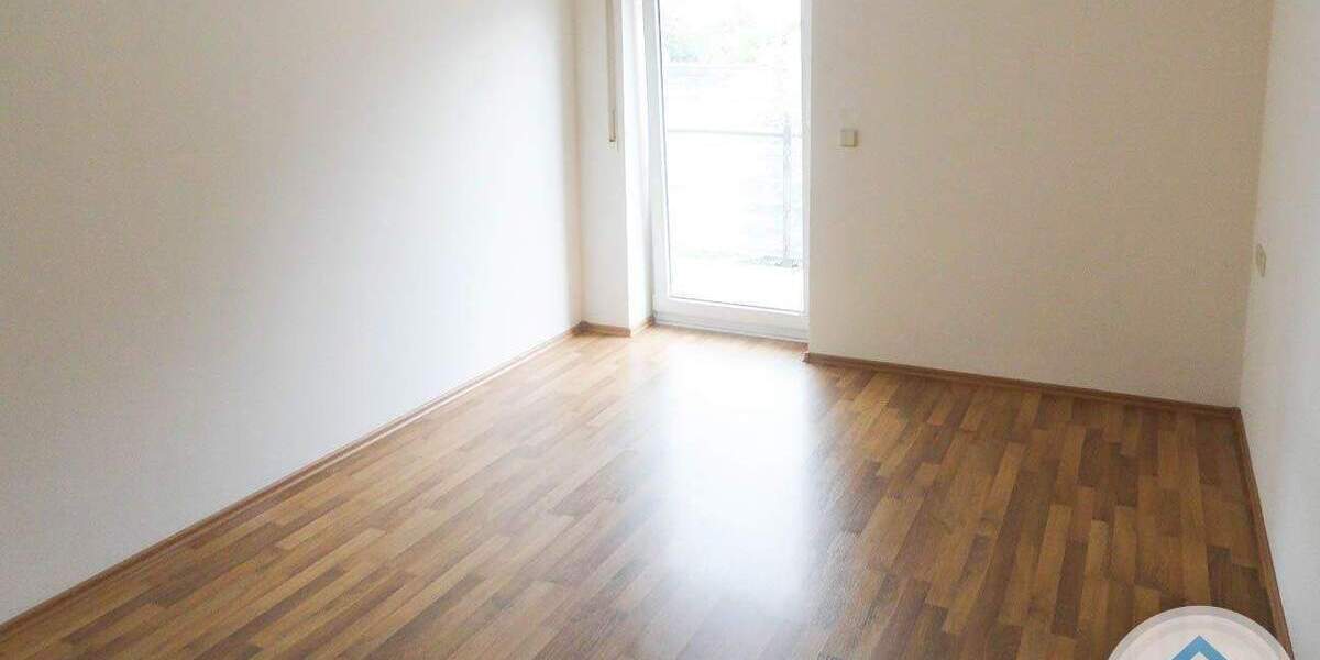 Etagenwohnung Zwickau Marienthal - 2 Zimmer, 60 m&sup2;, 330&euro; | Angebot:25815142