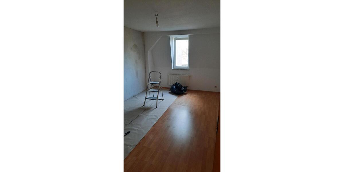 Dachgeschoßwohnung Meerane - 3 Zimmer, 80 m&sup2;, 400&euro; | Angebot:25810289