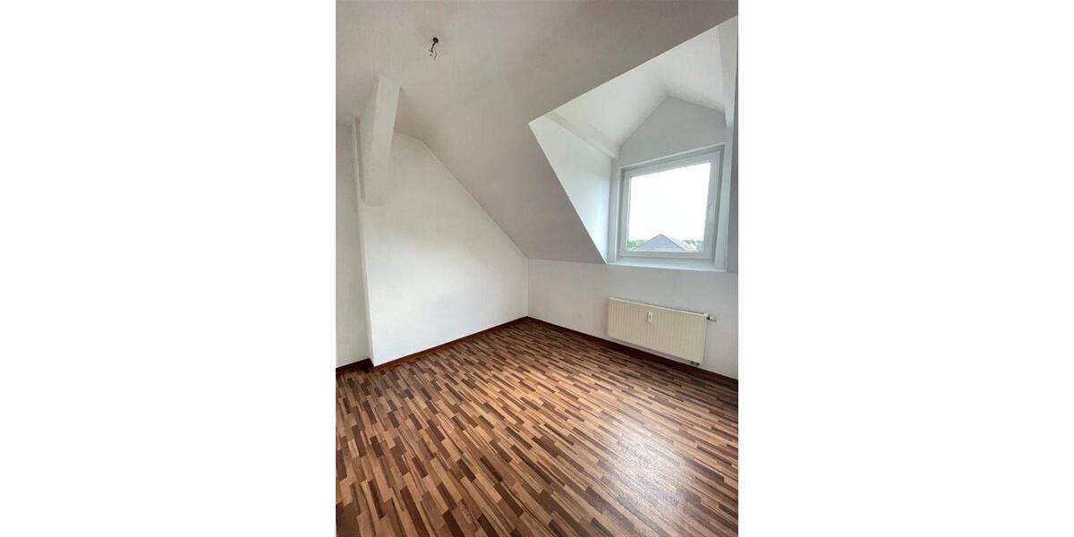 Dachgeschoßwohnung Glauchau - 3 Zimmer, 78 m&sup2;, 428&euro; | Angebot:24746842
