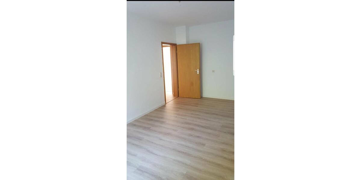 Etagenwohnung Zwickau Auerbach - 3 Zimmer, 75 m&sup2;, 69.870&euro; | Angebot:25193580