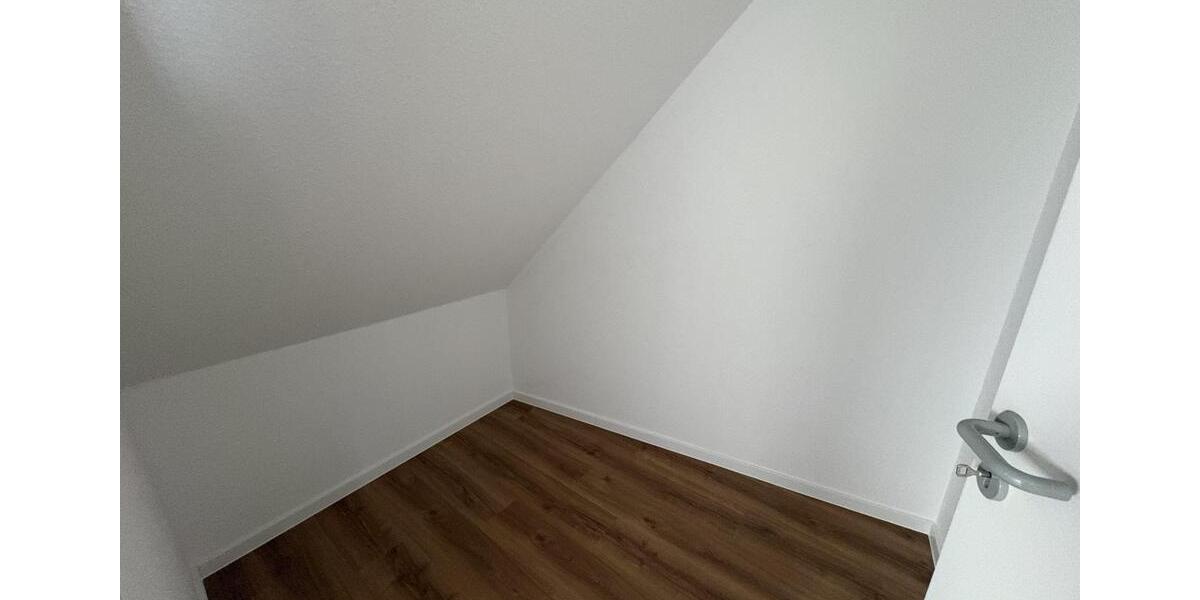 Dachgeschoßwohnung Zwickau - 2 Zimmer, 74 m&sup2;, 485&euro; | Angebot:25254334