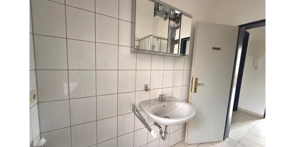 Erdgeschoßwohnung Reichenbach im Vogtland - 2 Zimmer, 70 m&sup2;, 350&euro; | Angebot:21558276