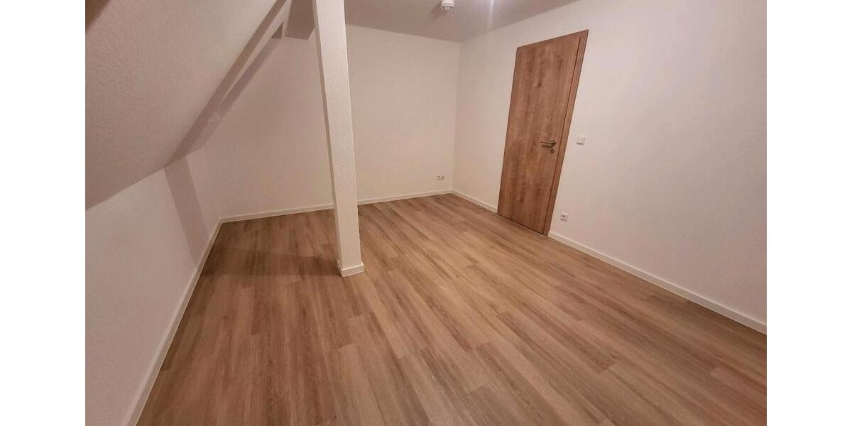 Dachgeschoßwohnung Zwickau Zwickau-Nord - 3 Zimmer, 61 m&sup2;, 400&euro; | Angebot:24021413