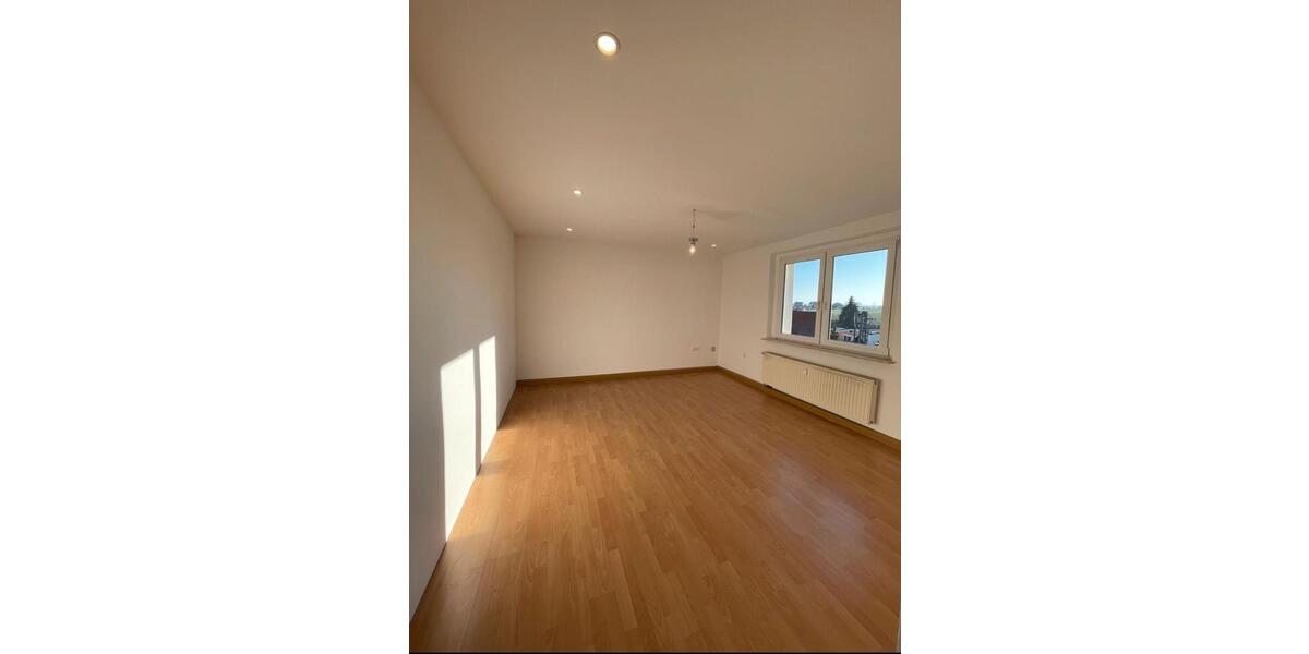 Etagenwohnung Crimmitschau - 3 Zimmer, 55 m&sup2;, 400&euro; | Angebot:25017250